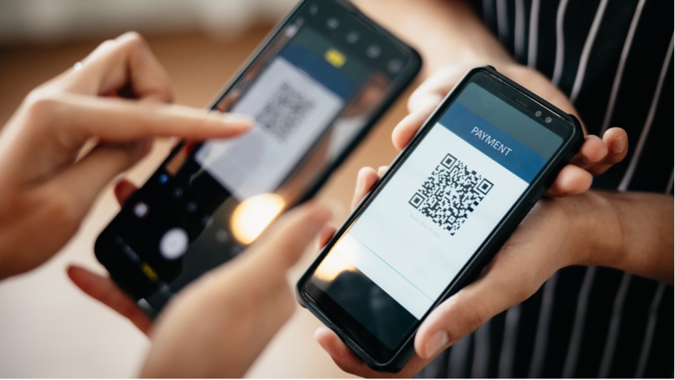 A person using her mobile phone to scan the QR code